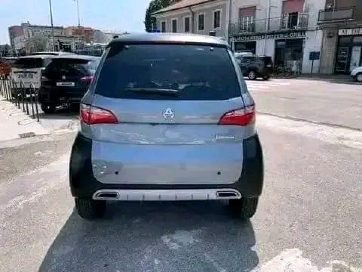 Illustration de Véhicule pour raisons de déménagement 