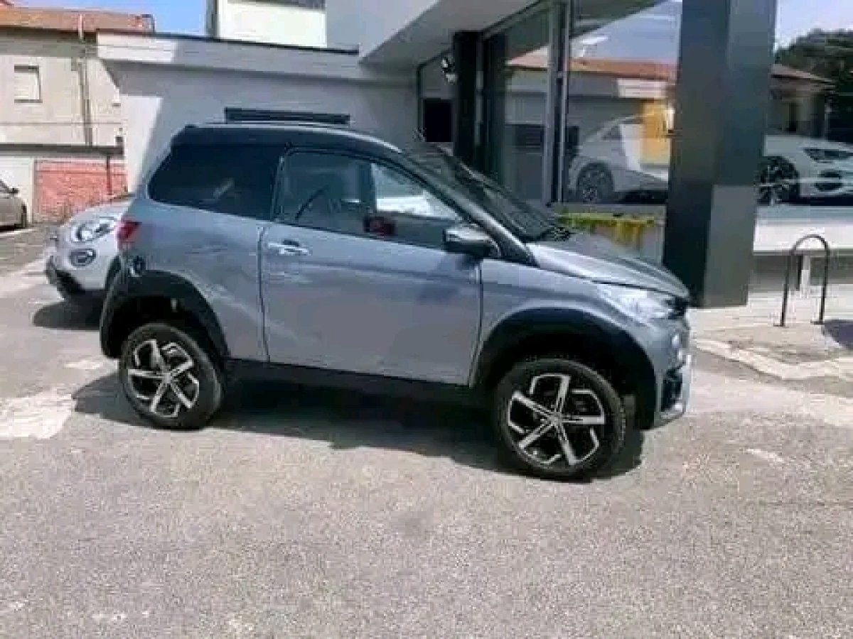 Illustration de Véhicule pour raisons de déménagement 