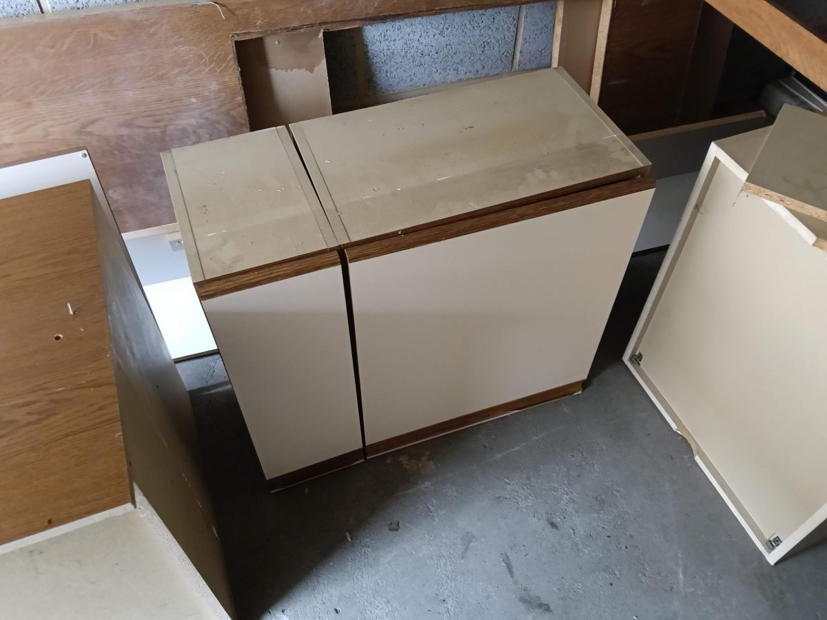 Image Meubles de cuisine dont une taque electrique