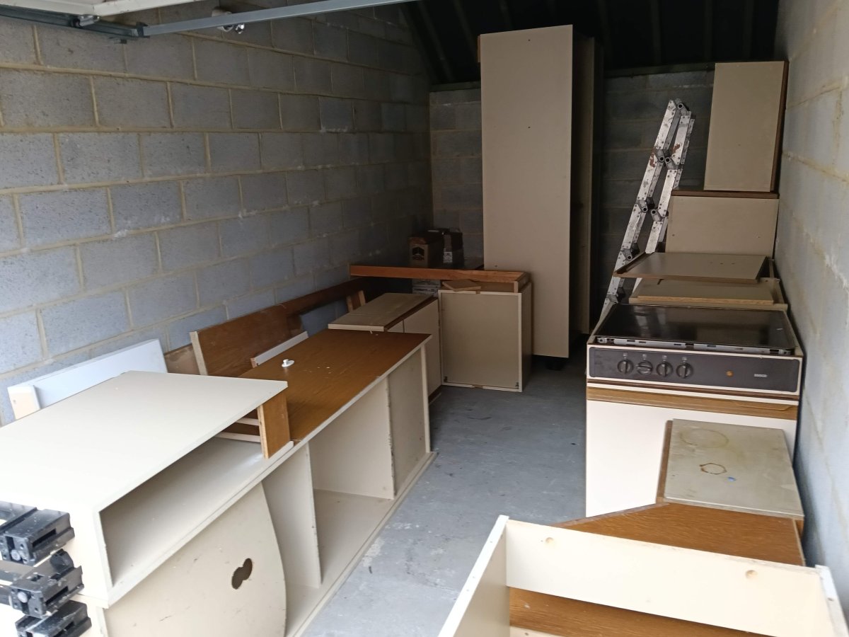 Illustration de Meubles de cuisine dont une taque electrique