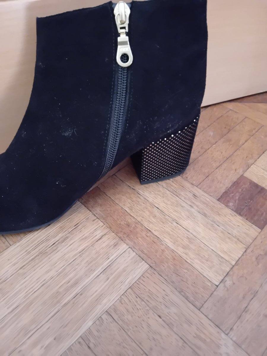 Illustration de Chaussures femme pointure 36 