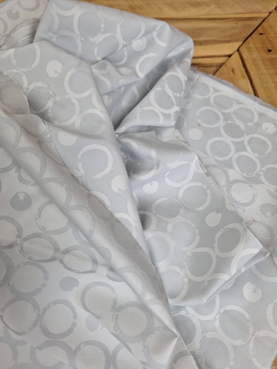 Illustration de Tissu: métrage et chute