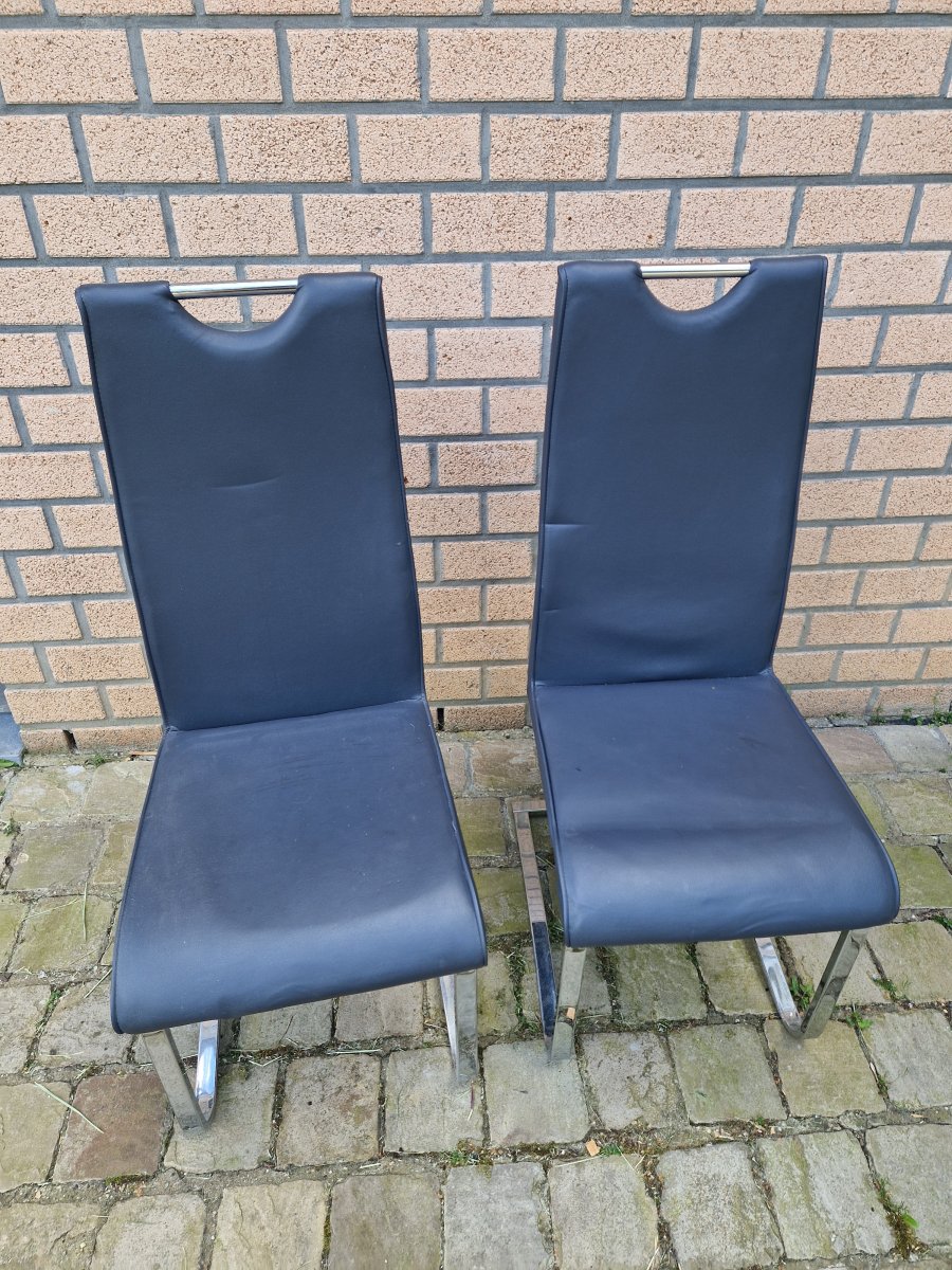 Illustration de 2 chaises