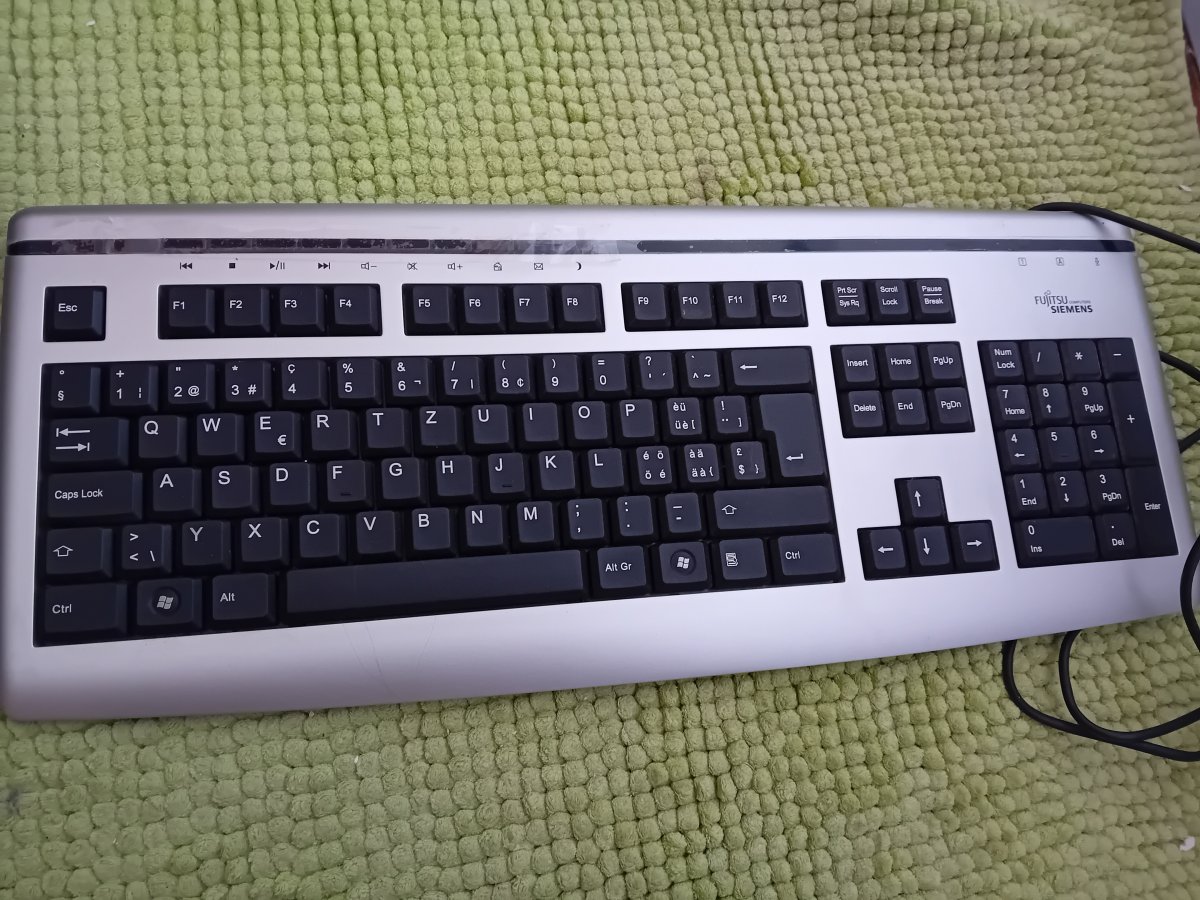 Illustration de Clavier ordinateur fujitsu Siemens 