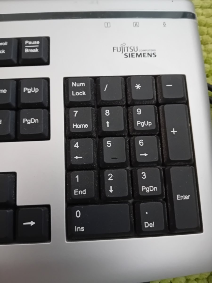 Illustration de Clavier ordinateur fujitsu Siemens 