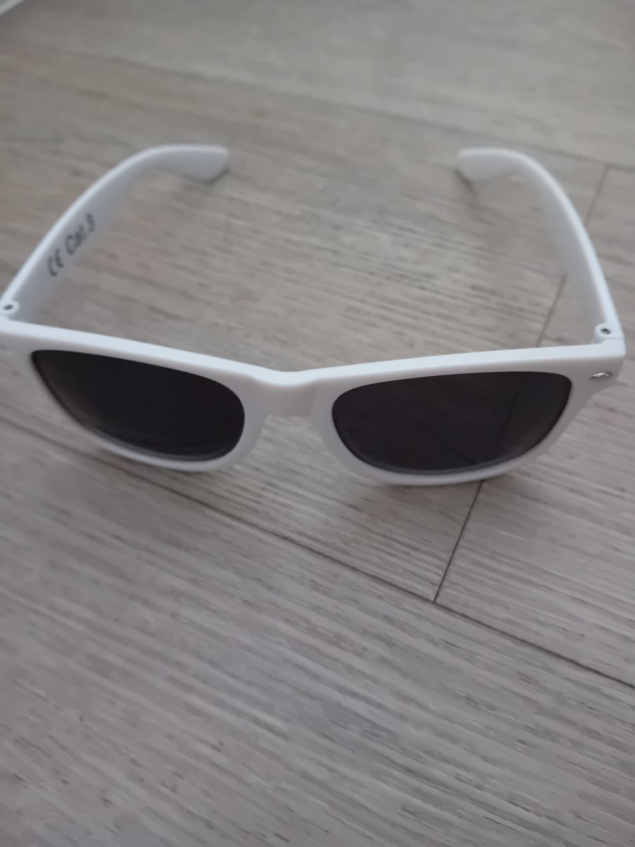 Illustration de Lunettes de soleil enfant