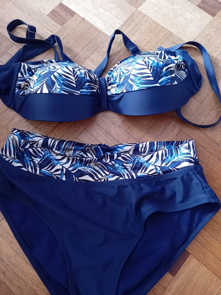 Illustration de Vêtements femme