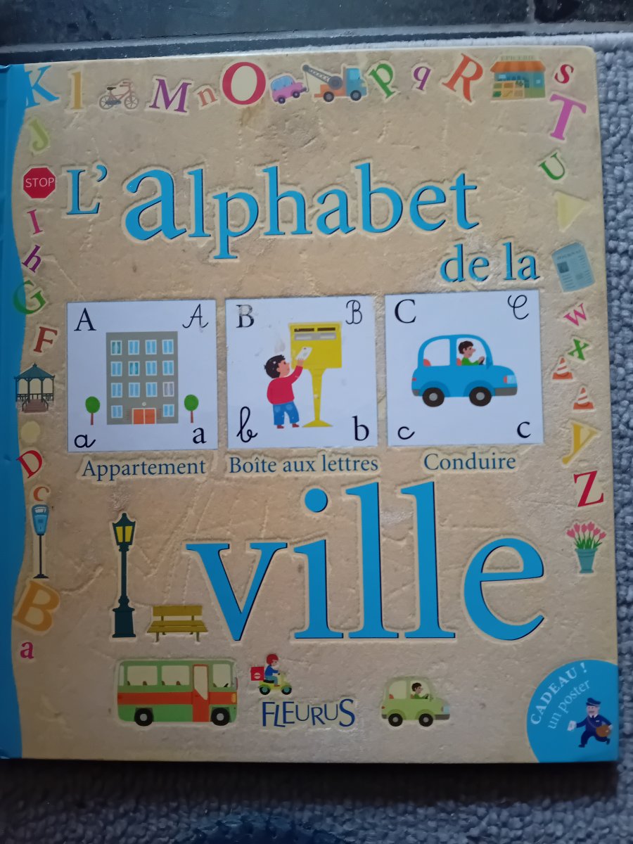 Illustration de Livre l aphabet de la ville