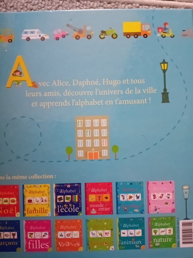 Illustration de Livre l aphabet de la ville
