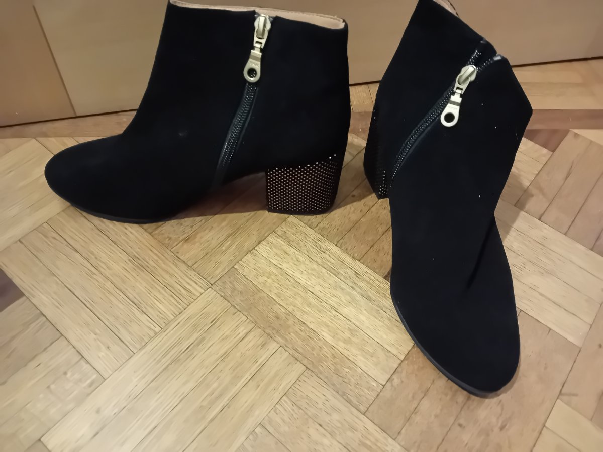 Illustration de Chaussures femme pointure 36 