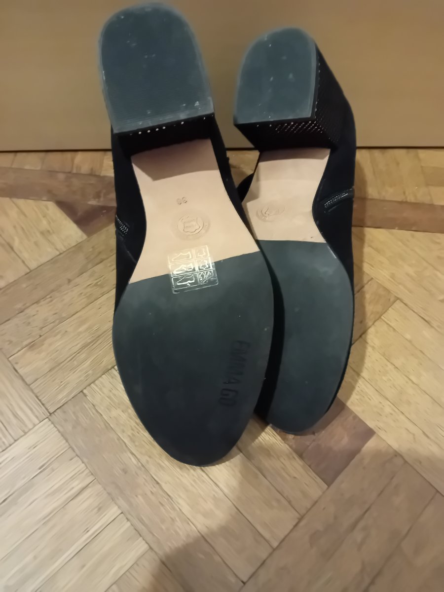 Illustration de Chaussures femme pointure 36 