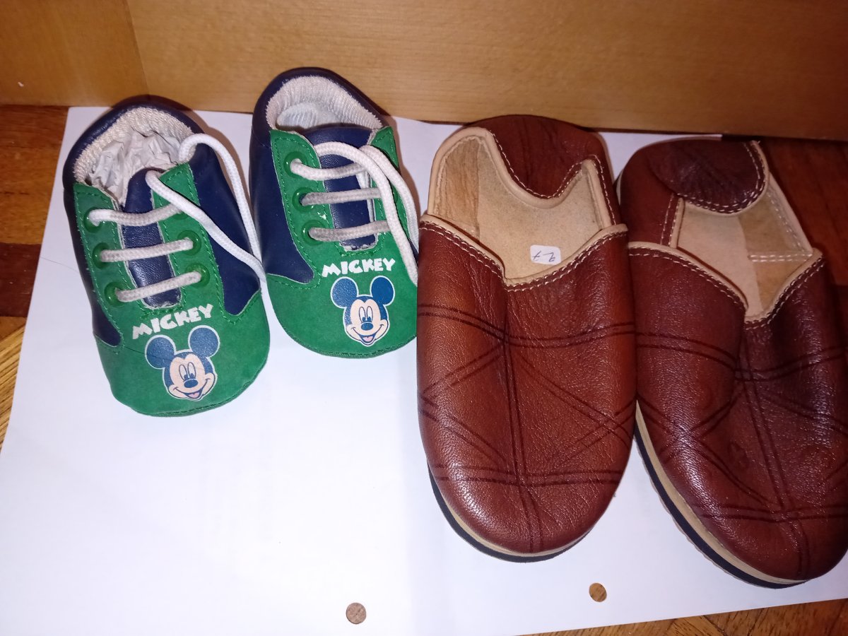 Illustration de Chaussures bébé,  enfant 