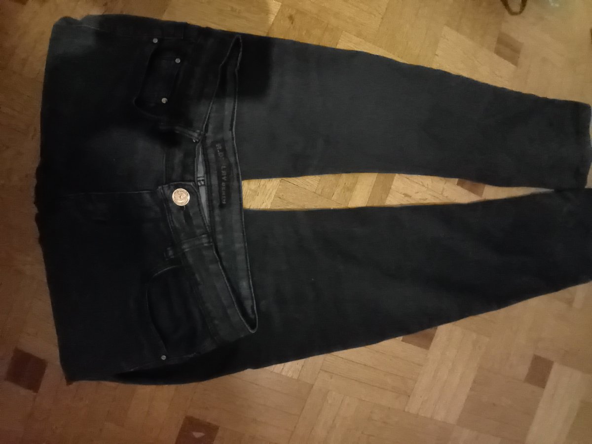 Illustration de Jeans taille 40 