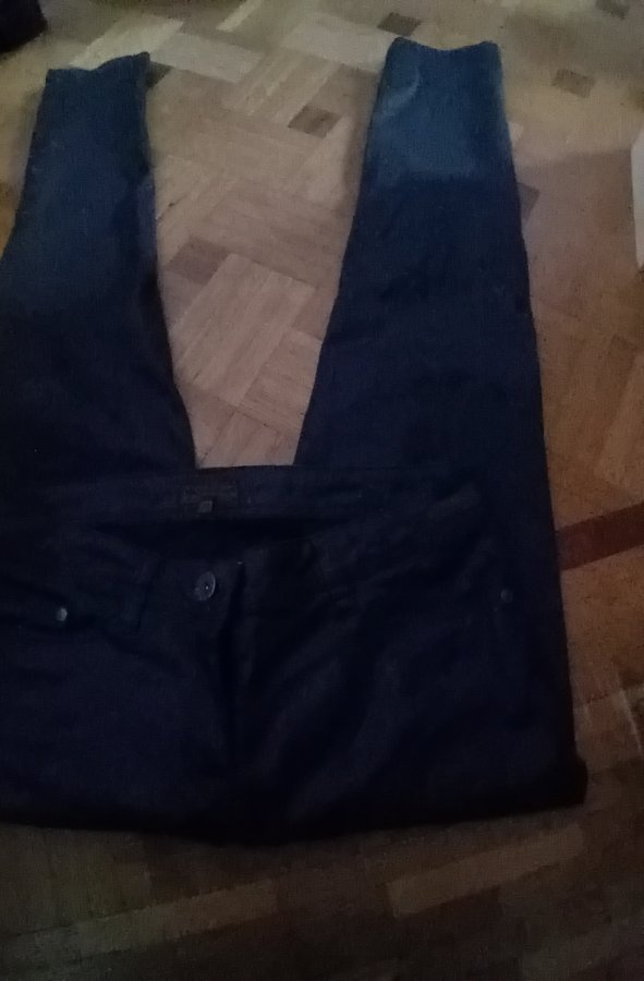 Illustration de Pantalon bleu foncé taille 38 