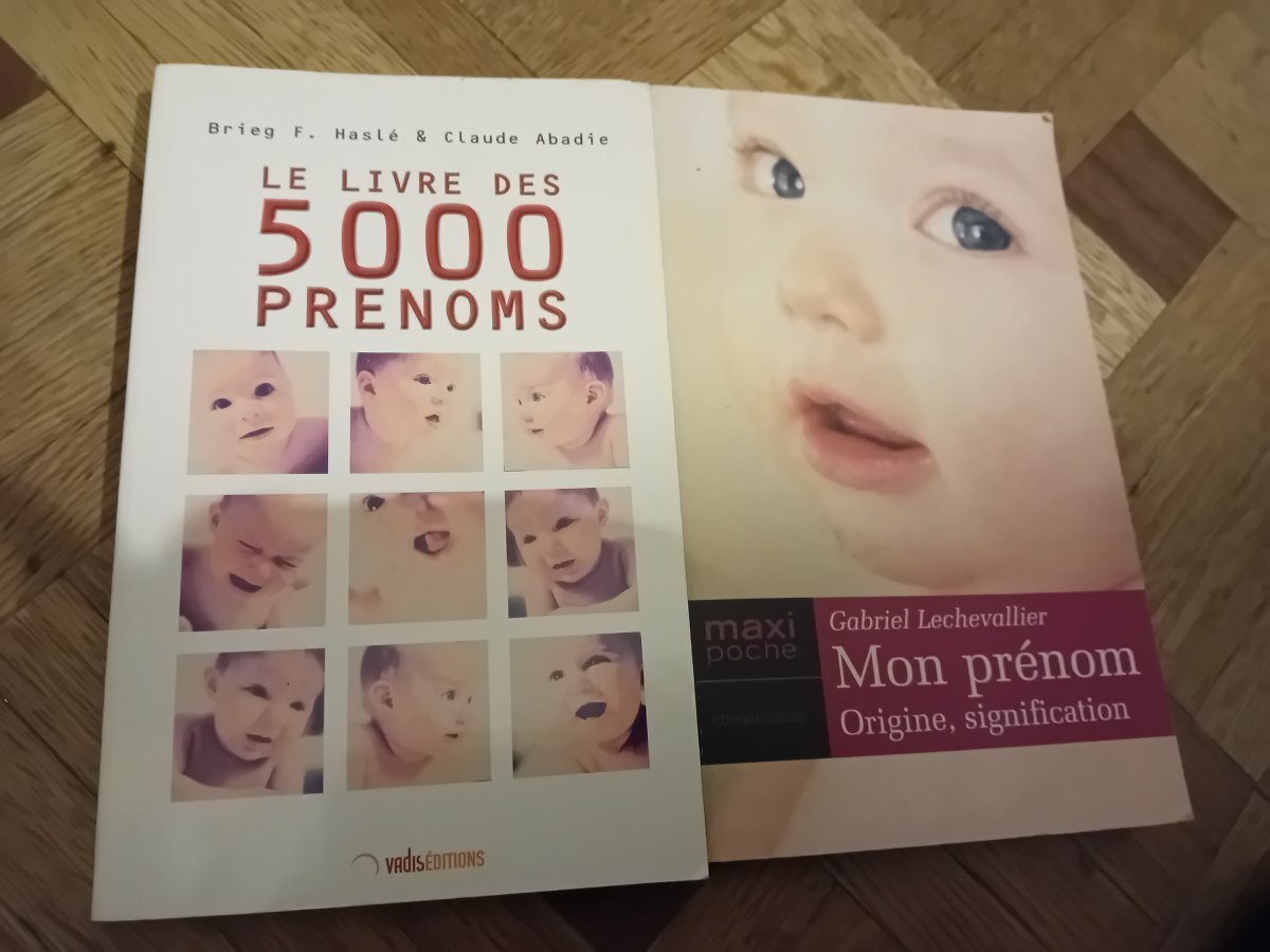 Illustration de Livre prénoms 