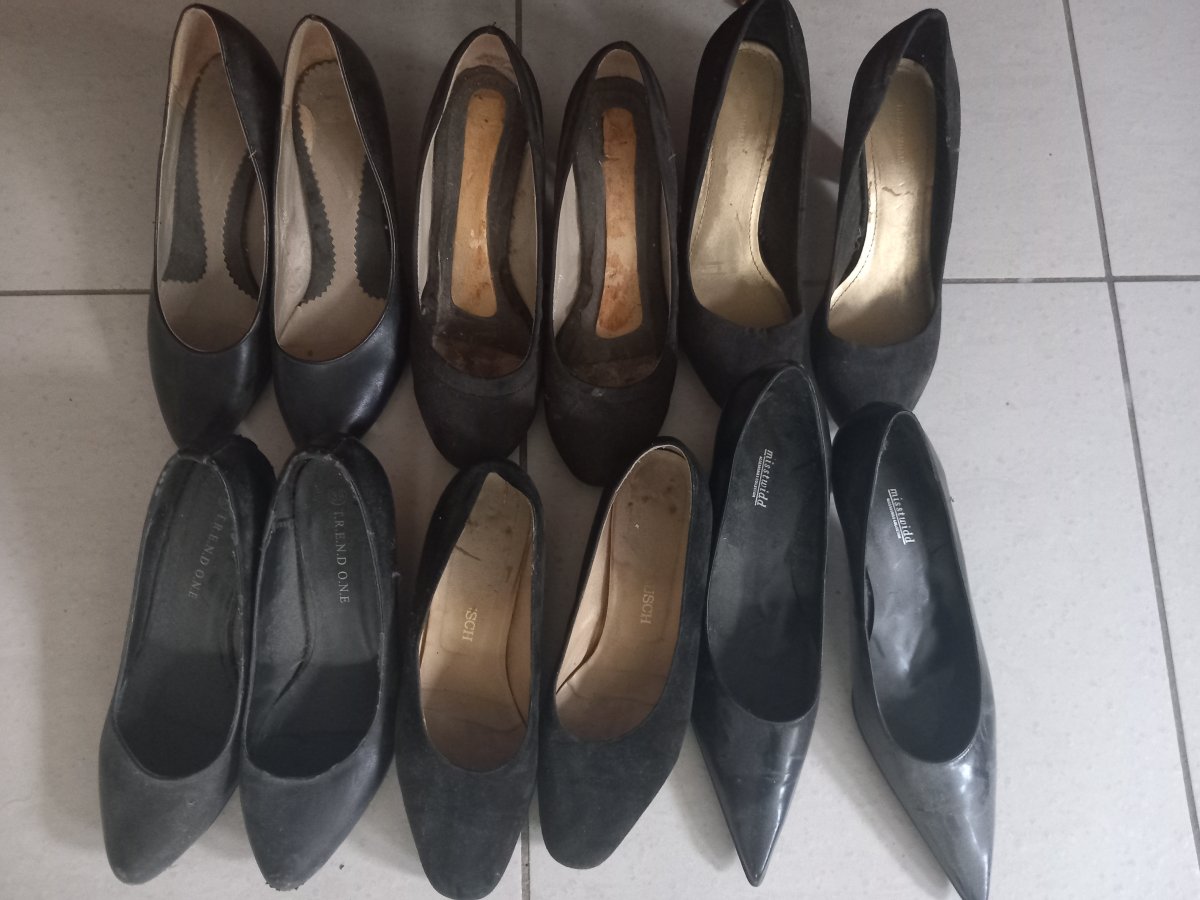 Illustration de escarpins noirs a talons 37-39