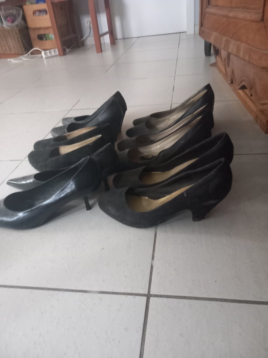 Illustration de escarpins noirs a talons 37-39