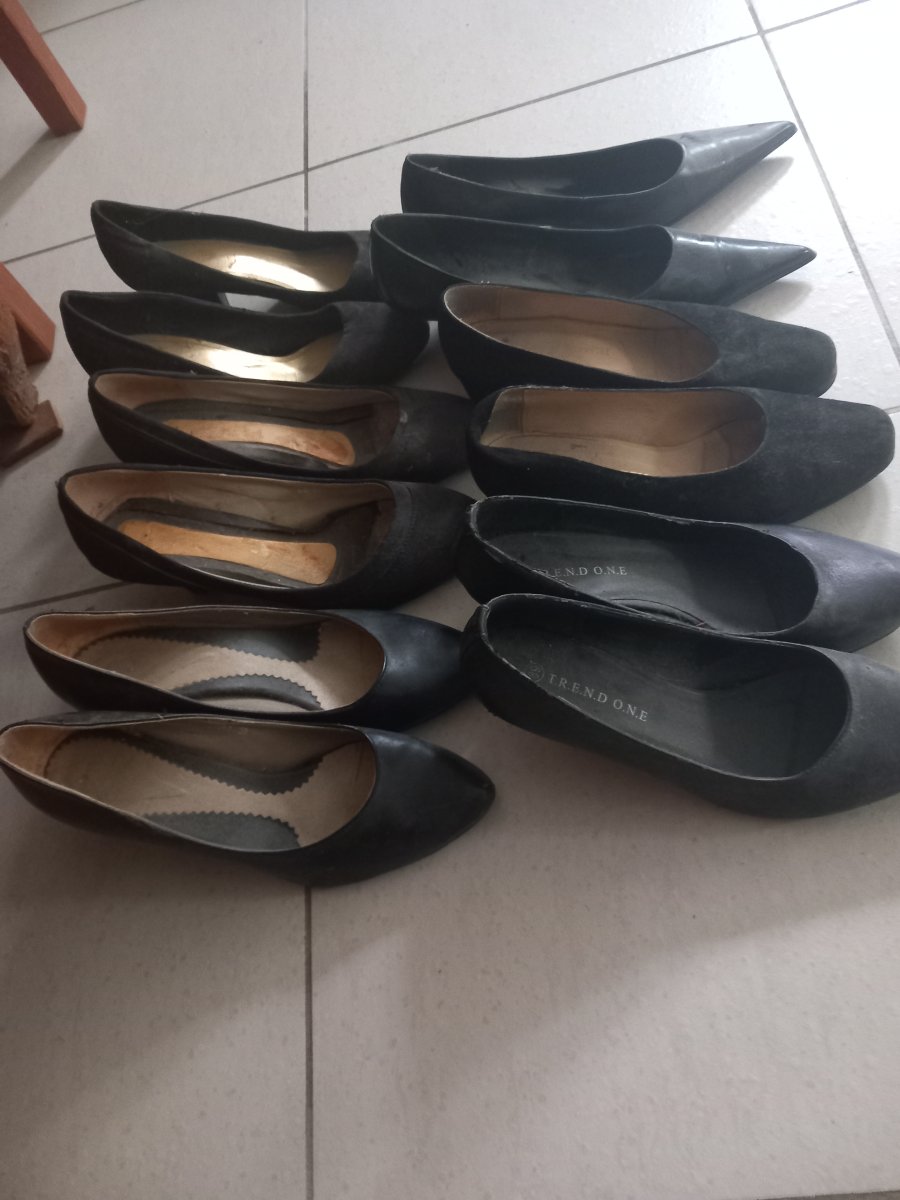 Illustration de escarpins noirs a talons 37-39