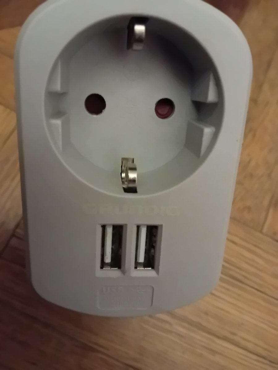 Illustration de Prise électrique + port usb neuf 