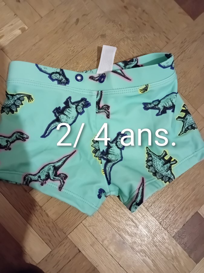 Illustration de Short bain / maillot bain