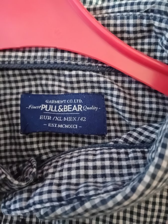 Illustration de Chemise homme pull bear XL / Eur 42