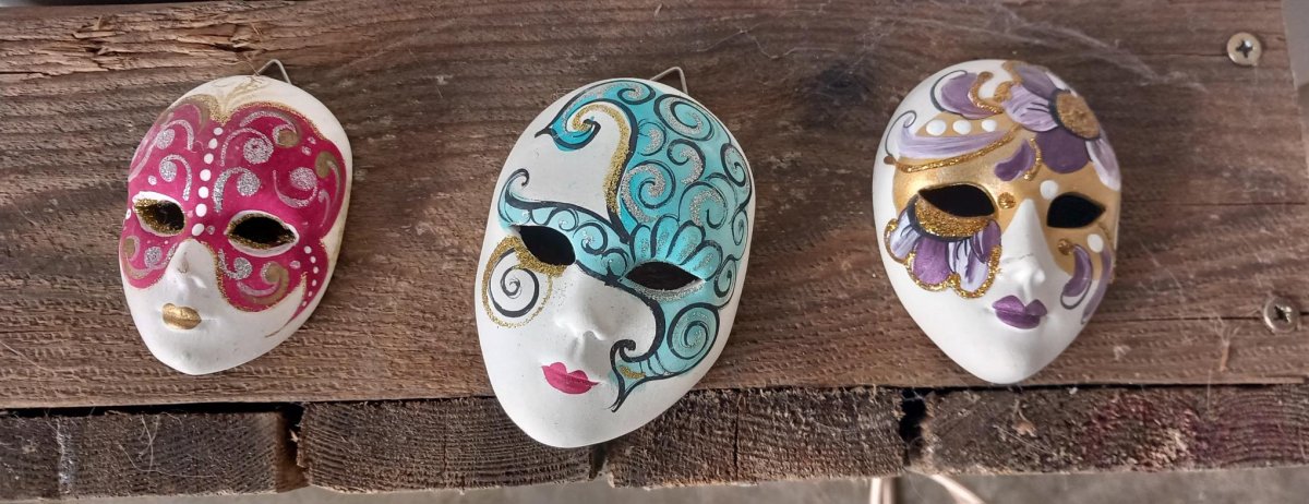 Illustration de trois petites miniatures Carnaval de Venise 