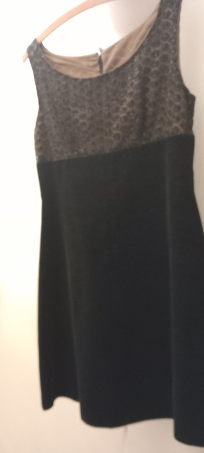 Illustration de robe festive style année 60 - taille 38 