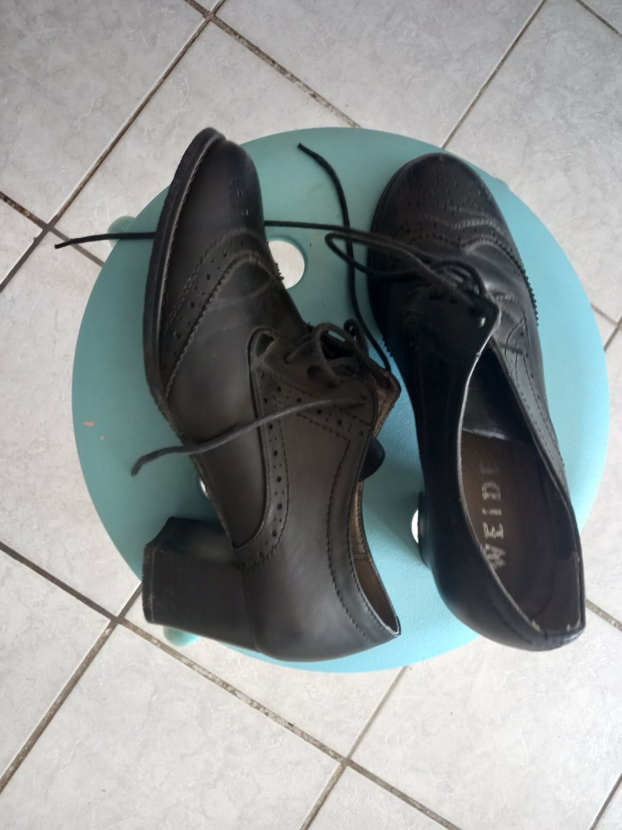 Illustration de Chaussures moliéres 39