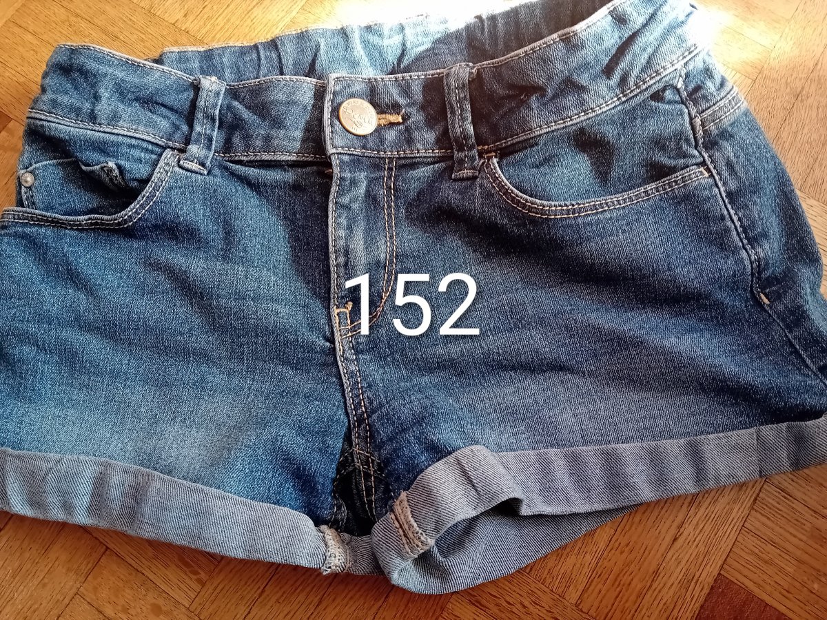 Illustration de Vêtements enfants 11 A 13 ans