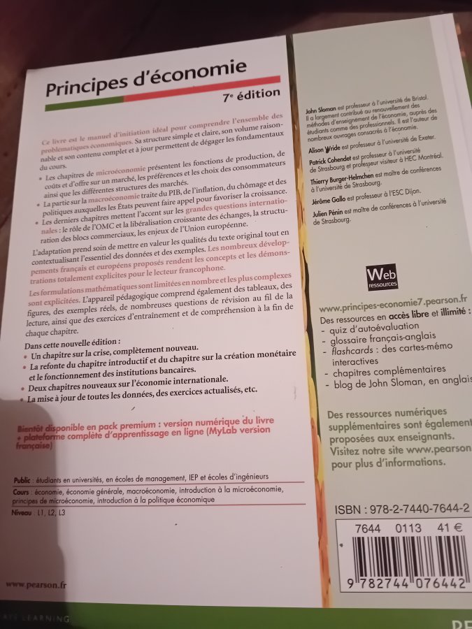 Illustration de Livre principes d économie