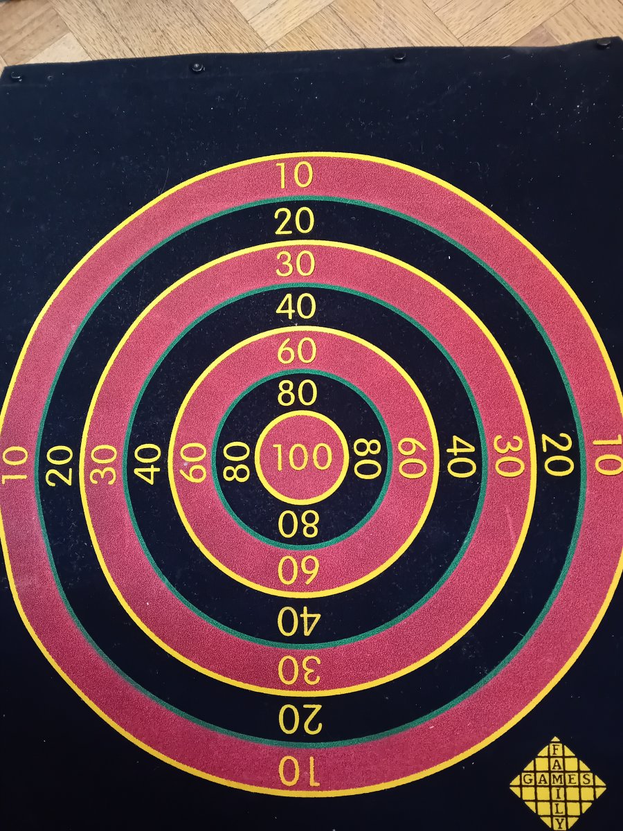 Illustration de Tapis jeux fléchettes