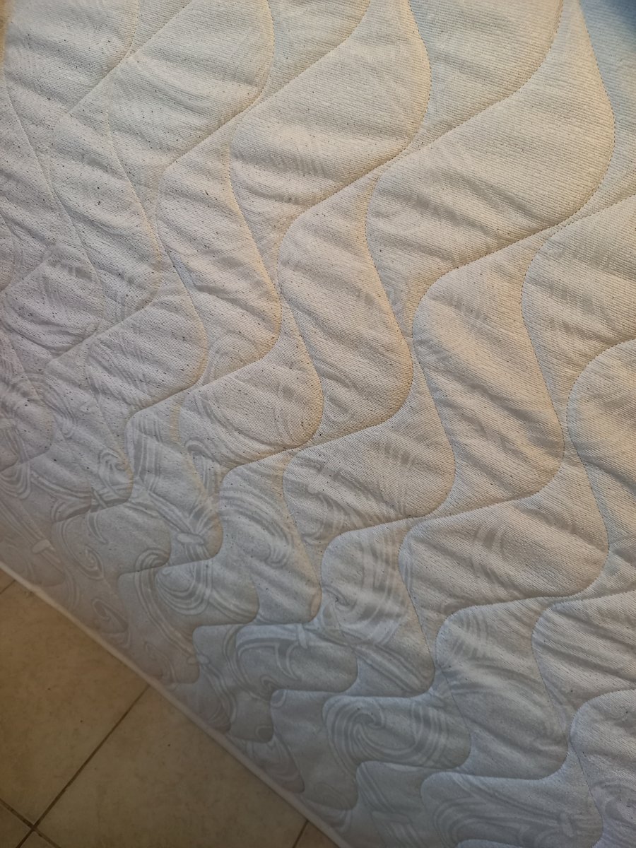 Illustration de Matelas 140X200 cm à donner