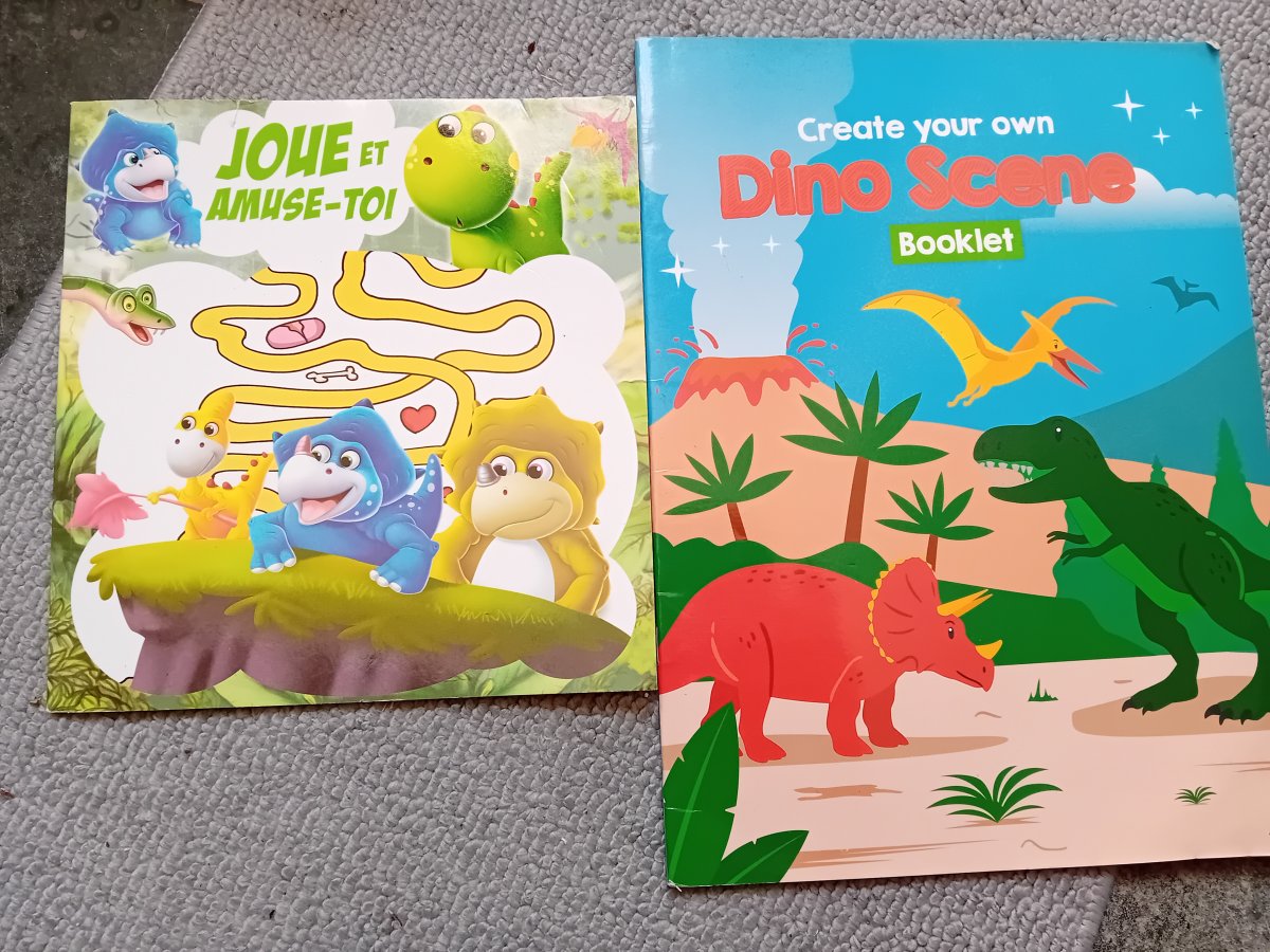 Illustration de Livre jeux dinosaures