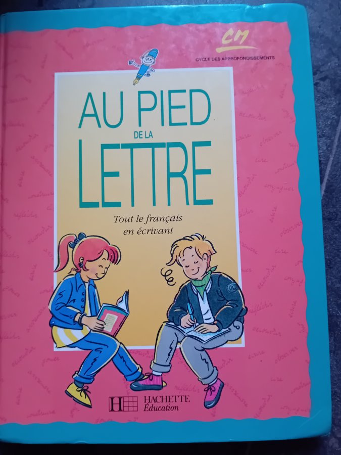 Illustration de Livre tout le français en écrivant