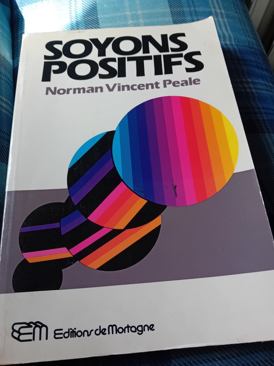 Illustration de Livre soyons positifs