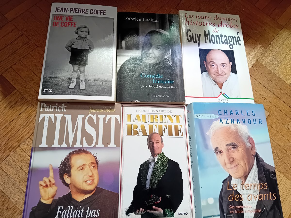 Illustration de Lot livres J