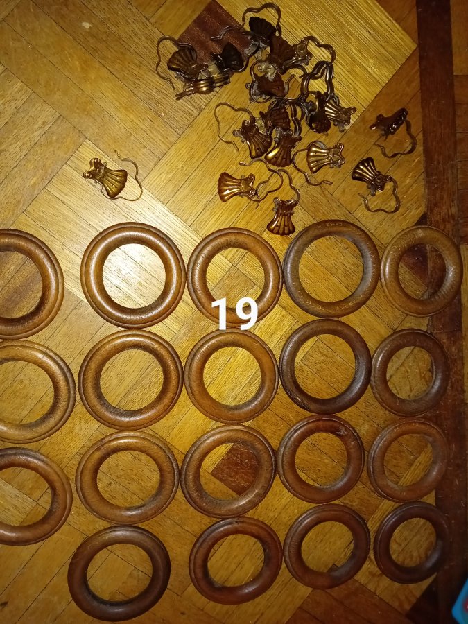 Illustration de 22 Anneaux rideaux , tentures en bois