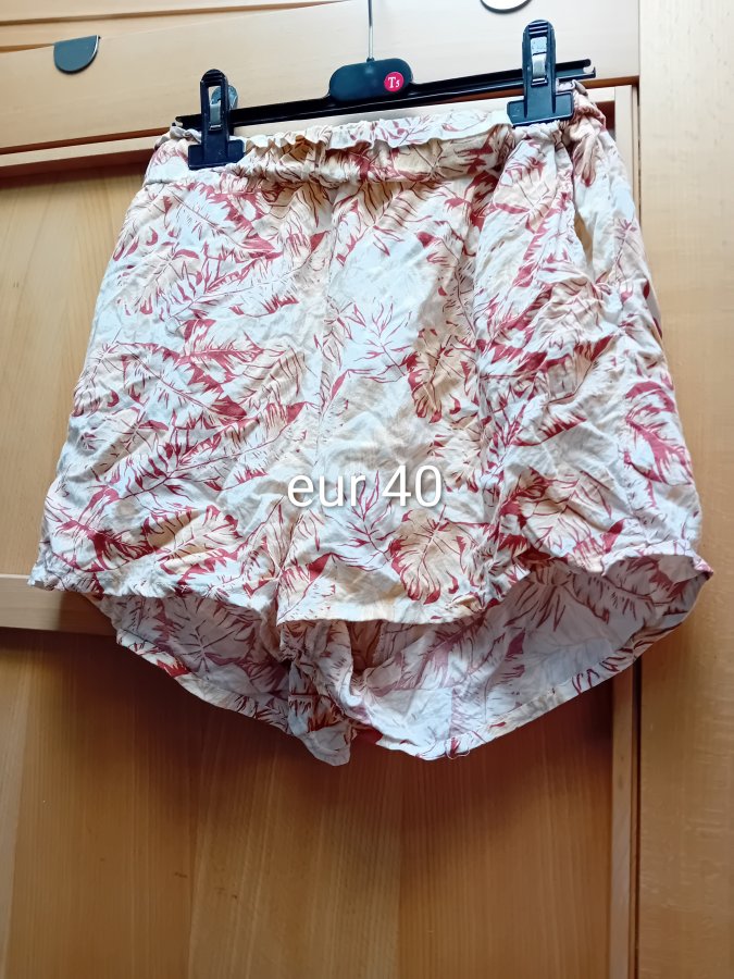 Illustration de Short femme eur 40