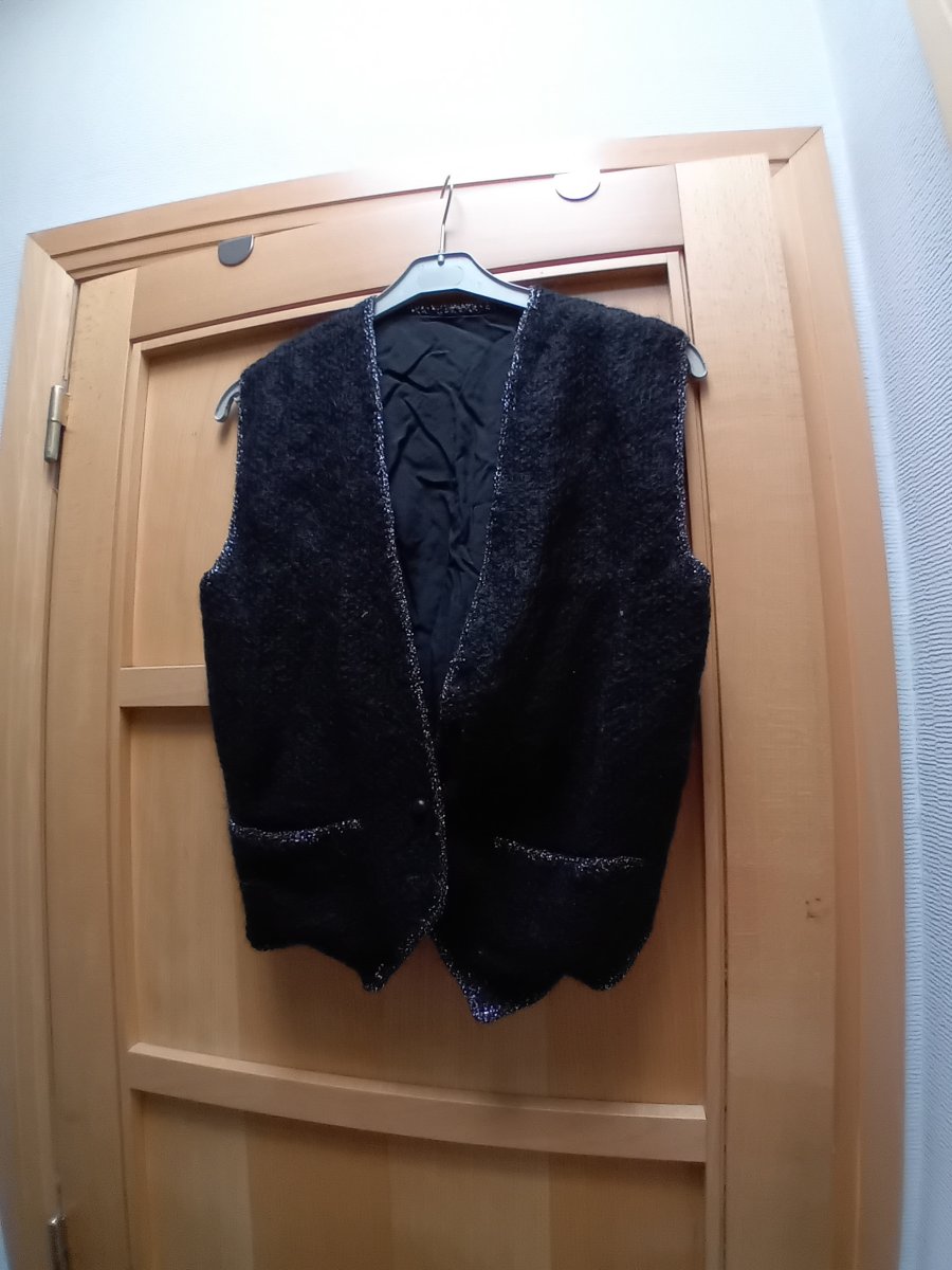 Illustration de Gilet noir