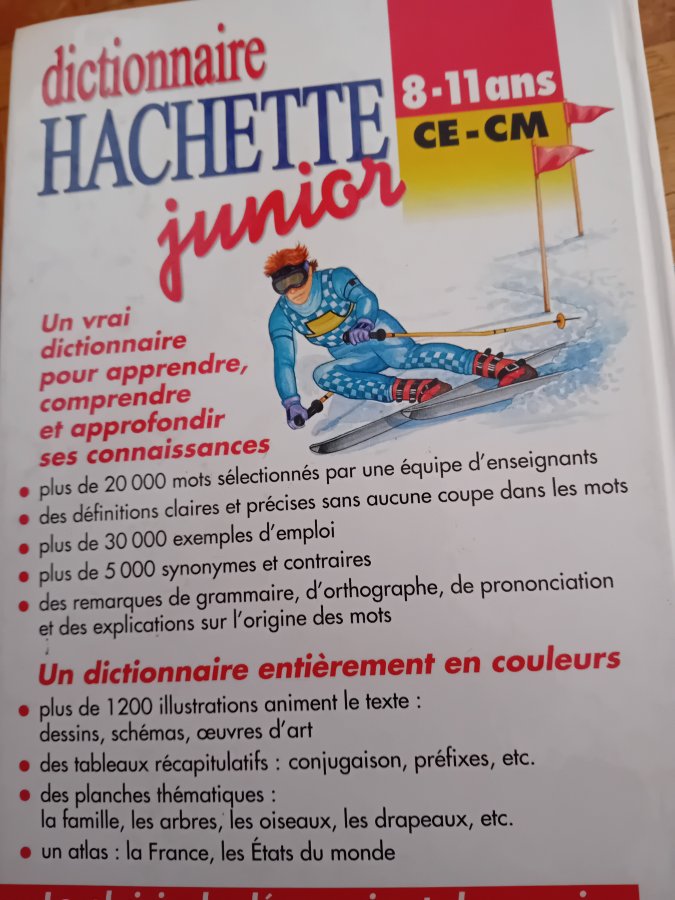Illustration de Dictionnaire Junior