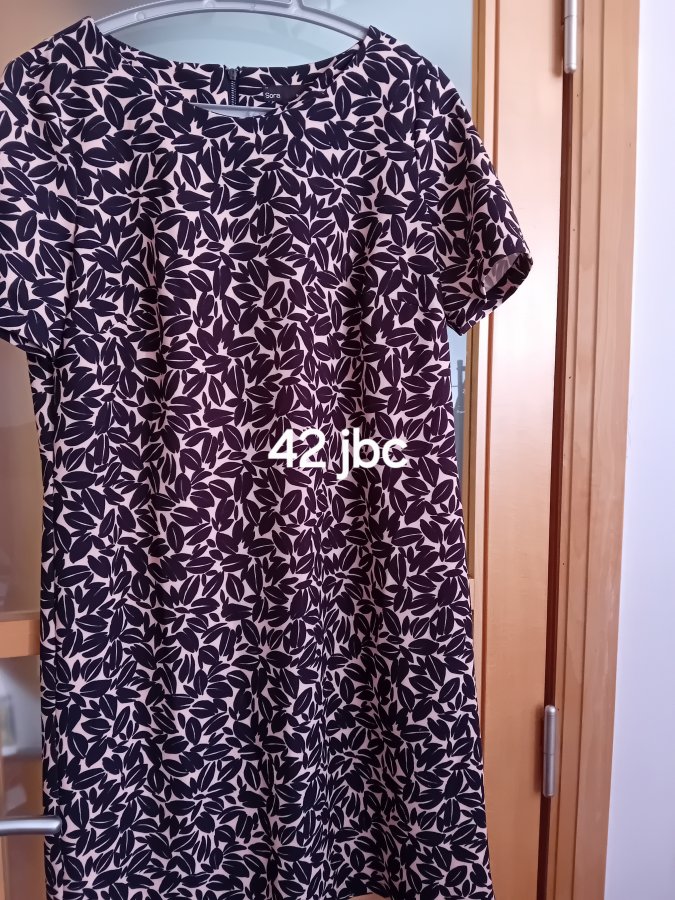Illustration de Robe 42