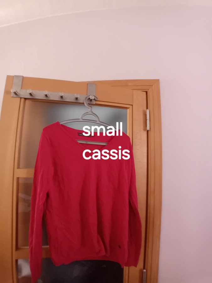 Illustration de Pull femme small cassis