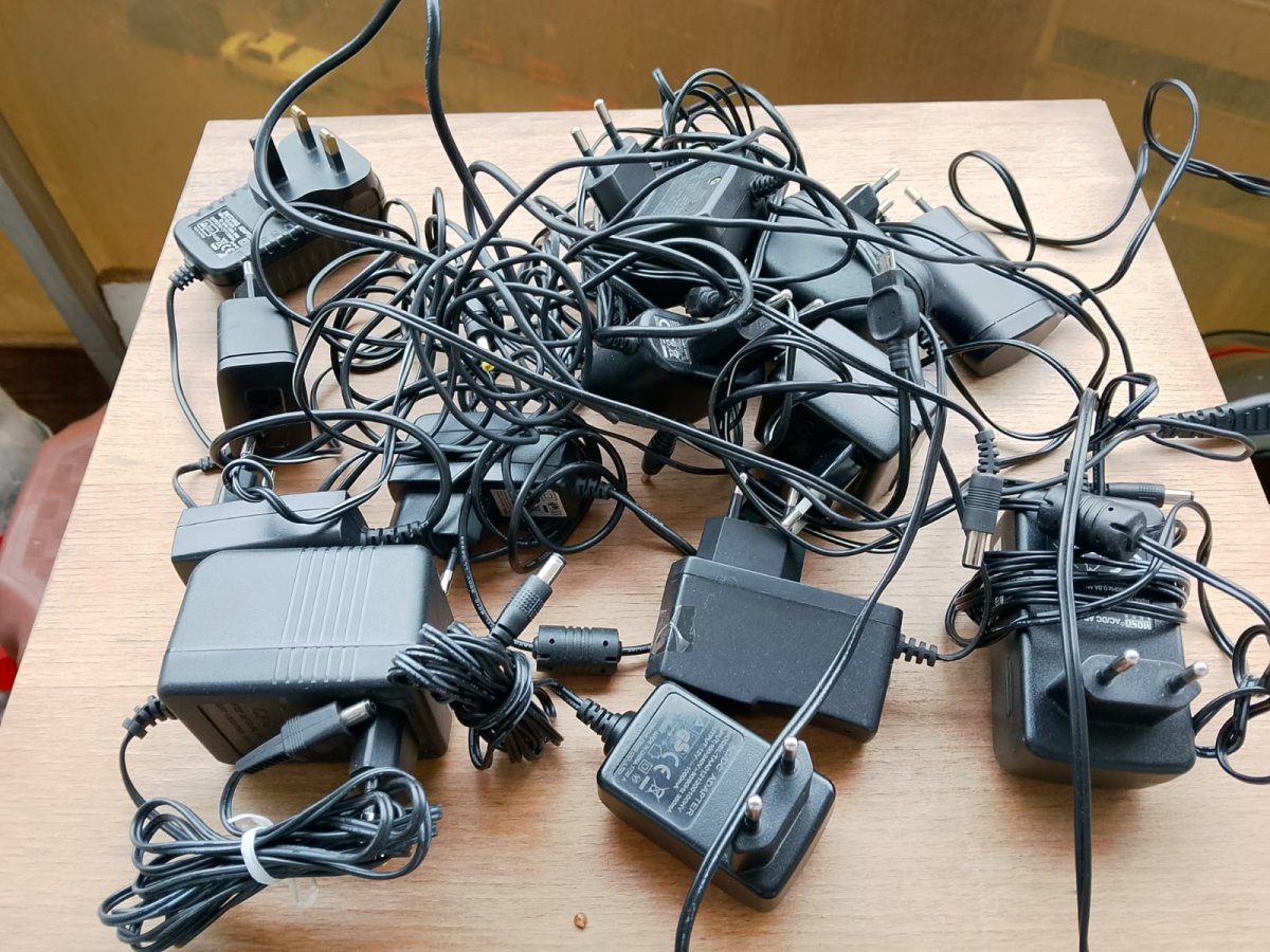 Illustration de Chargeurs de toute sorte /opladers/power supply