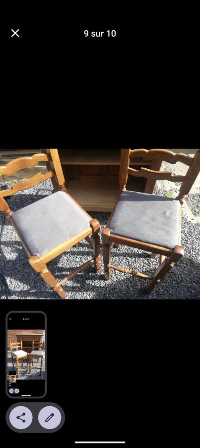 Illustration de Ancien meuble bar à rénover ou peindre avec ses deux chaises tabourets hautes