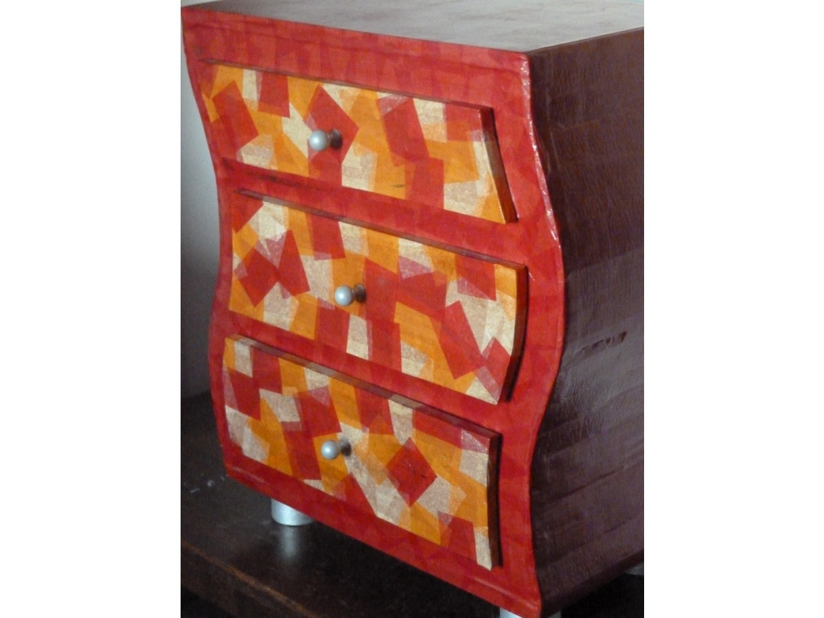 Image petit meuble à tiroirs en cartonnage