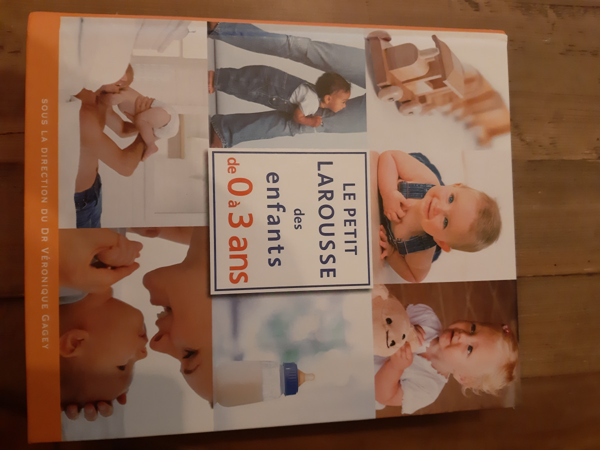Illustration de Petit Larousse des enfants de 0 à 3 ans 