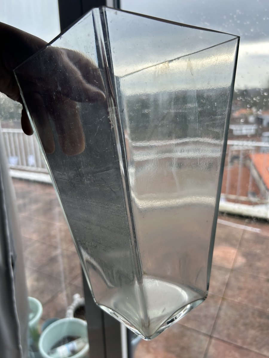 Illustration de Grand vase à fleurs