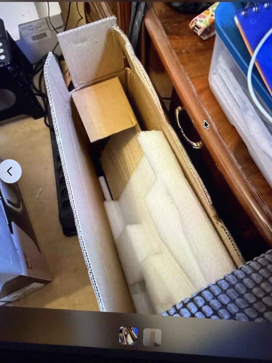 Illustration de Planches de bois pin massif