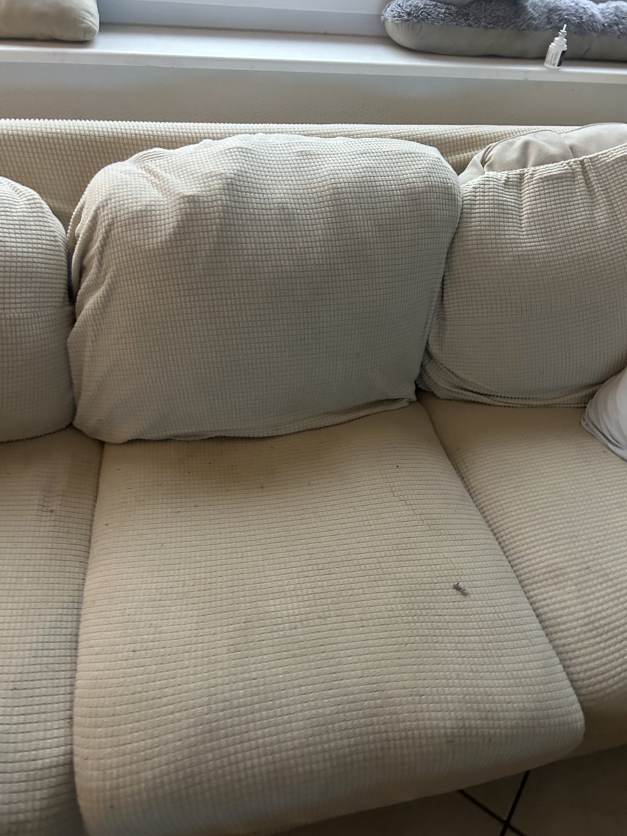 Illustration de Canapé trois places IKEA