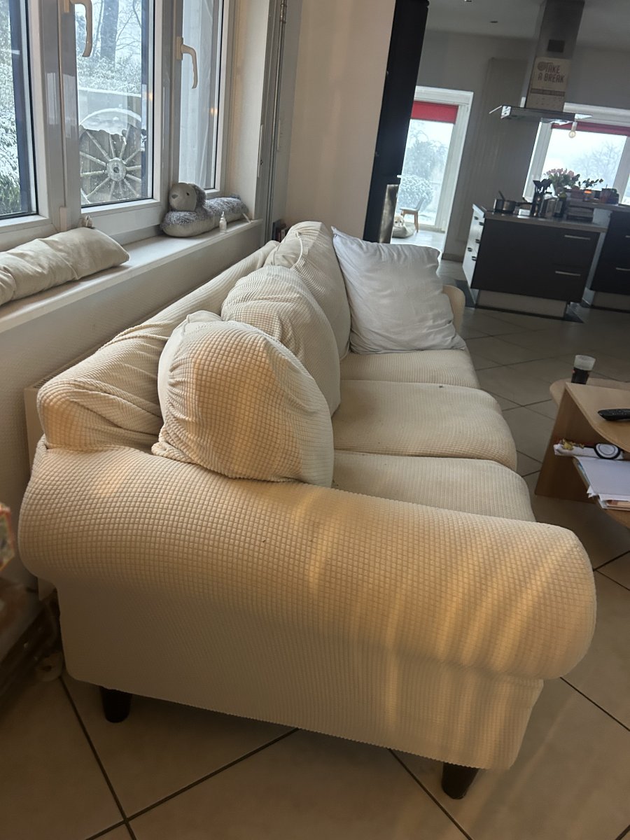 Illustration de Canapé trois places IKEA